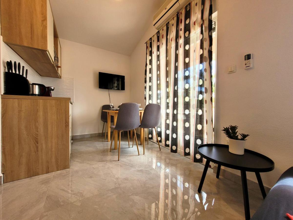 Apartment Jelena Vir Eksteriør bilde